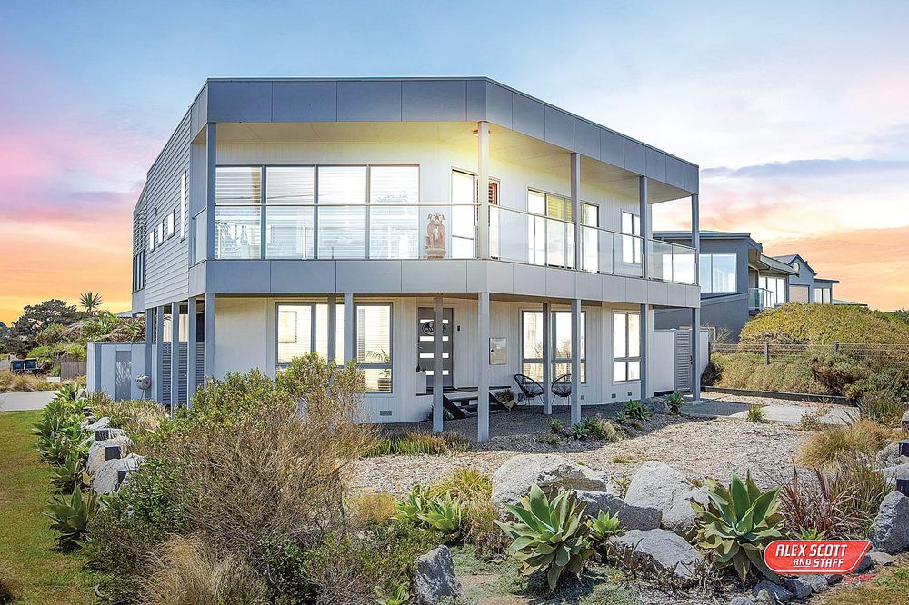 Dramatic ocean views – your ultimate coastal vantage post image