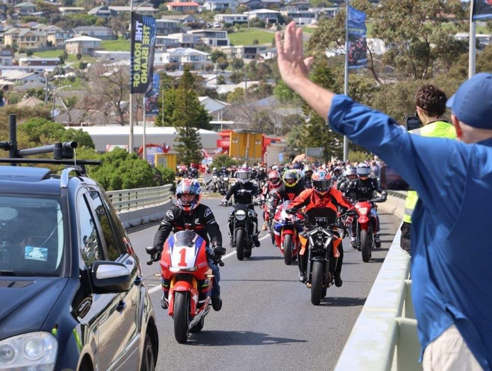 'Good on ya, Mick!' Doohan leads ride to Phillip Island MotoGP post image