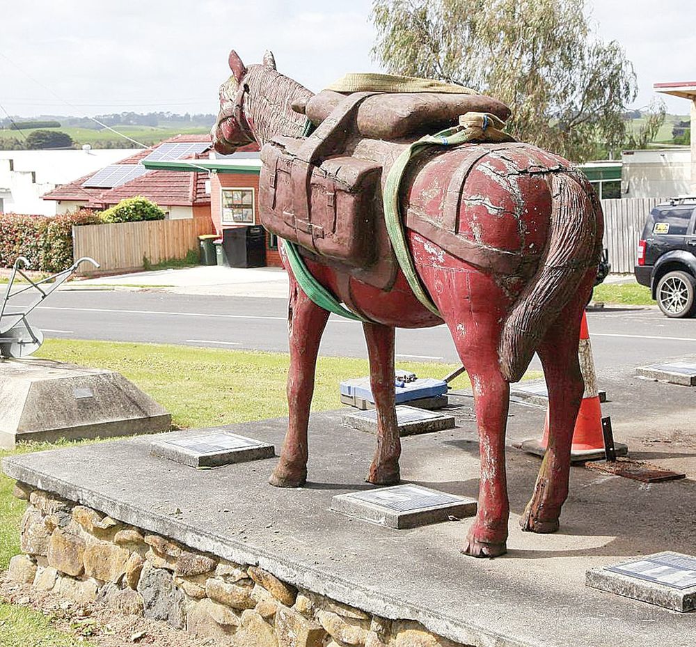 Poowong pioneer packhorse removed for restoration work post image