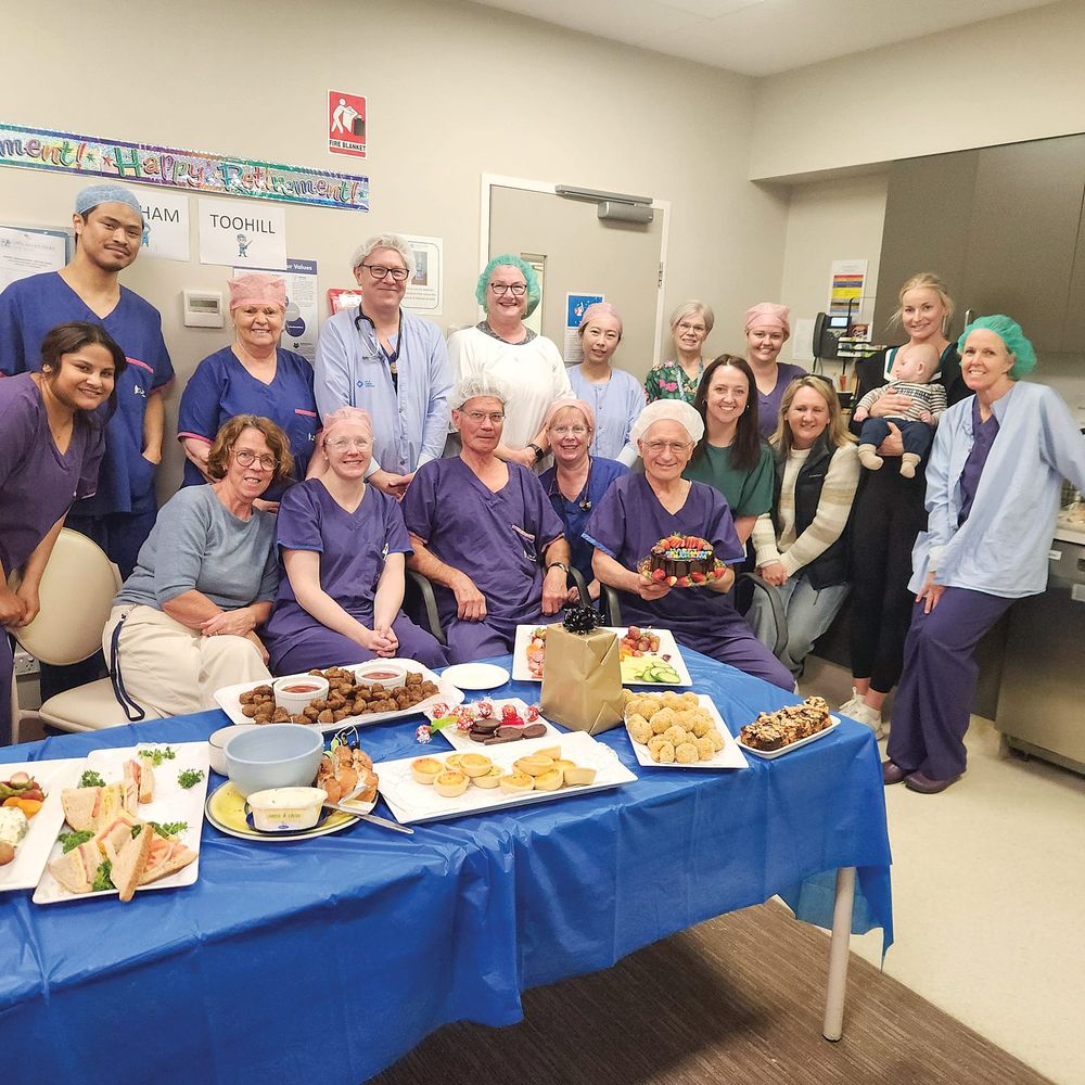 Doctor hangs up his surgical mask after 31 years at Leongatha Hospital post image