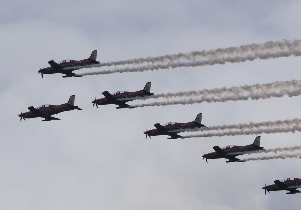 Aerial thrills as roulettes rock and roll high above Korumburra post image