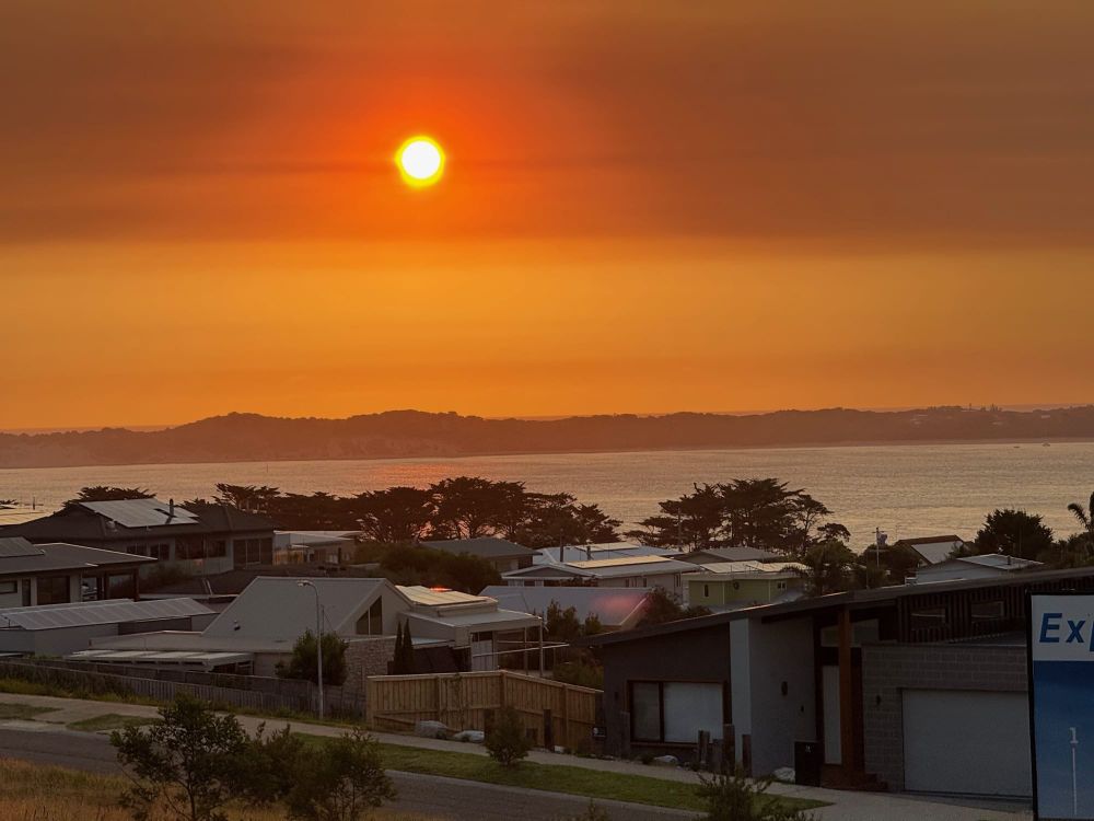 UPDATE 8.45pm: The Gurdies fire downgraded to 'watch and act' post image