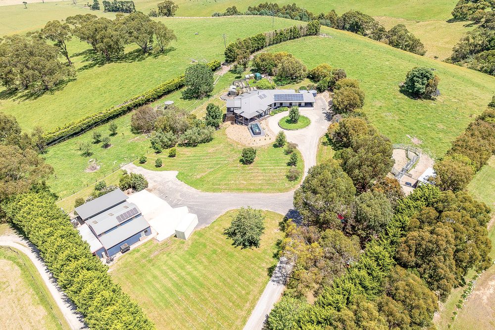 Luxurious country living on 21 acres post image