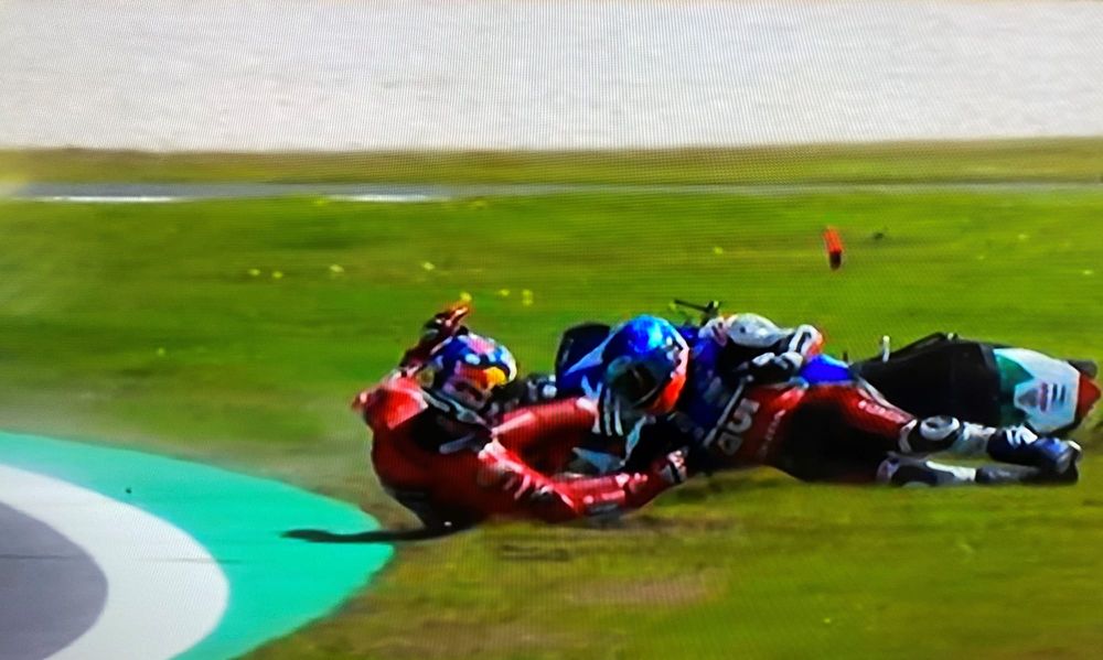40,000 see Miller crash out of Phillip Island MotoGP - Rins wins! post image