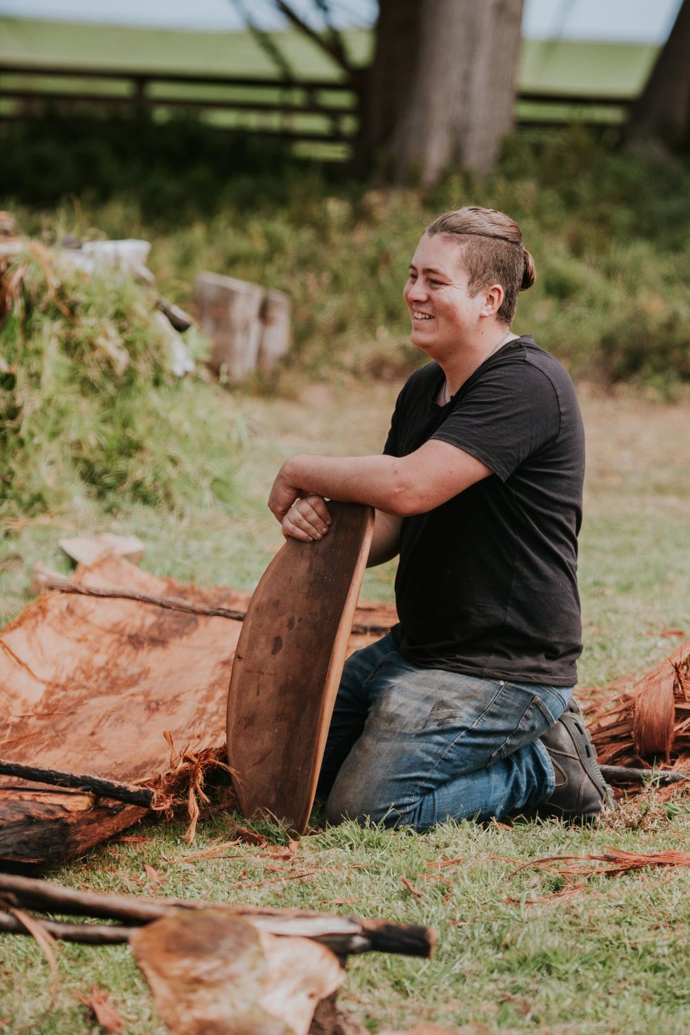 Creating a traditional Stringy Bark Canoe post image