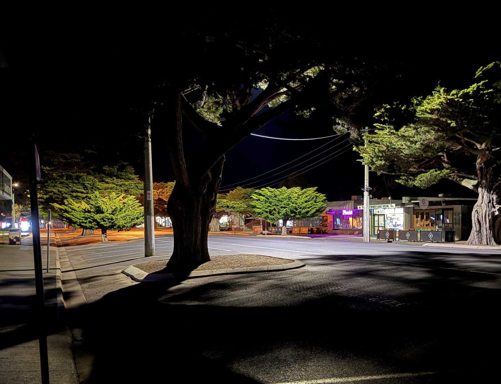 Power goes out again on Monday night in central Cowes post image