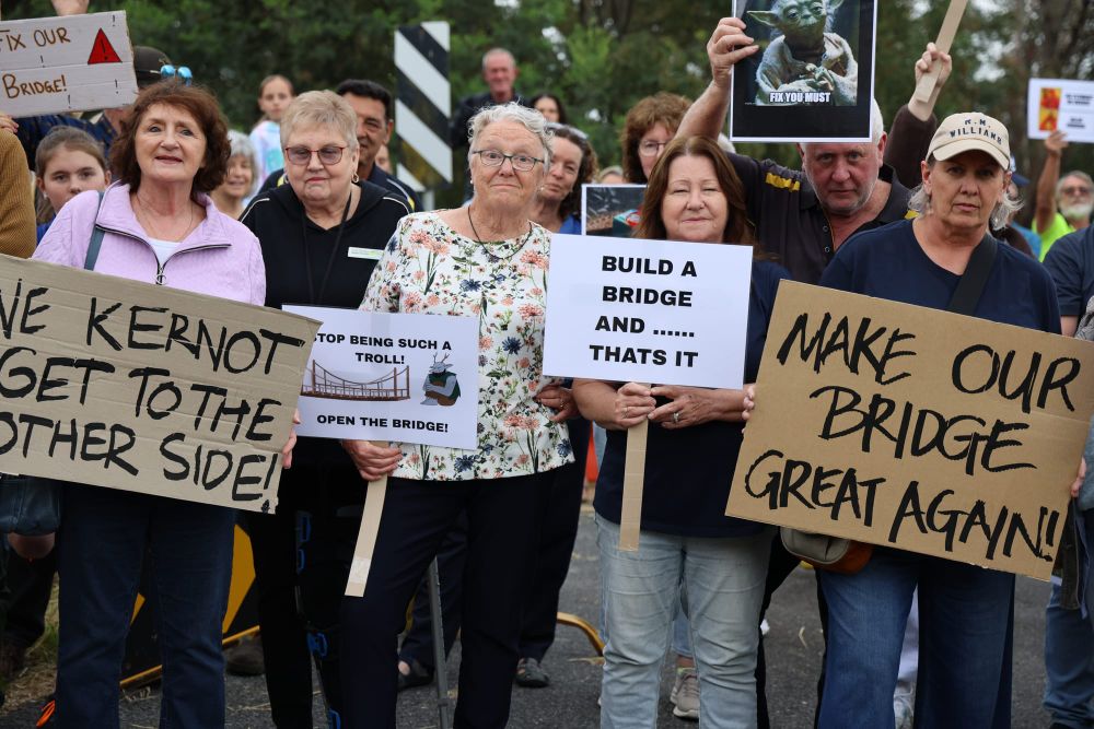 Christmas comes early for the Kernot bridge post image