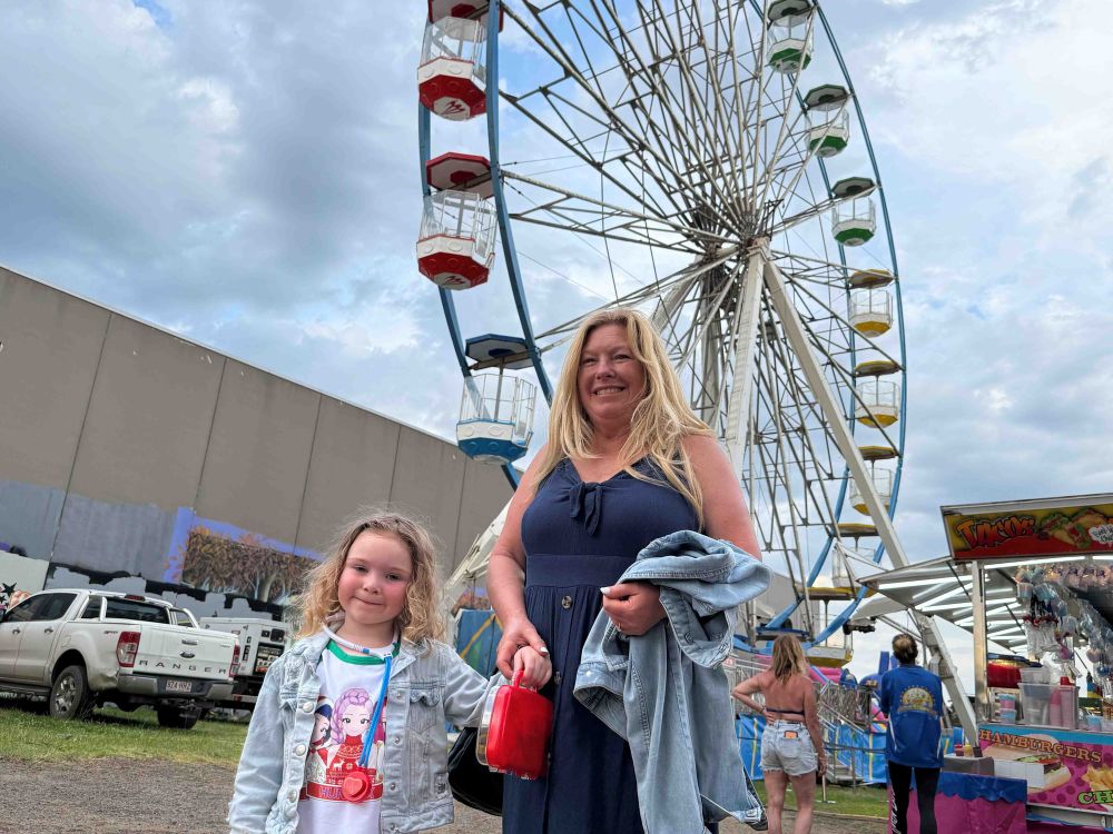 Carnival folk in a spin over Cowes’ ferris wheel post image