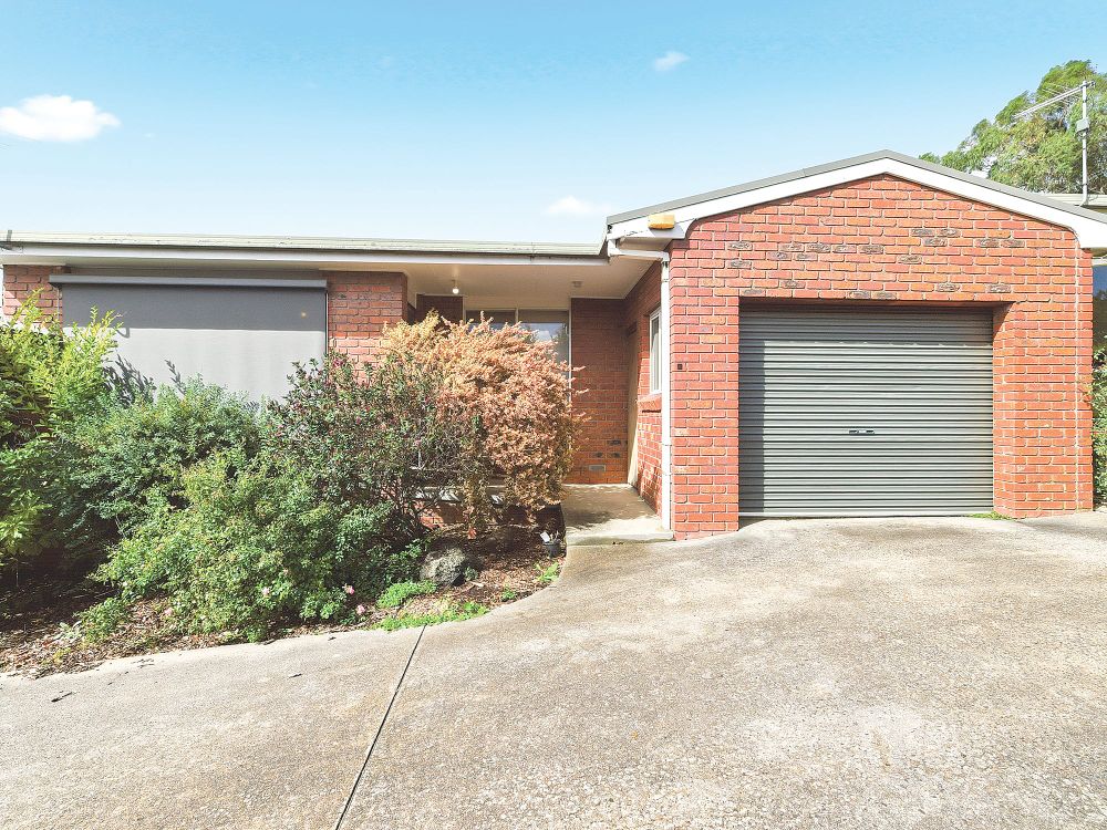 Established unit close to town centre post image