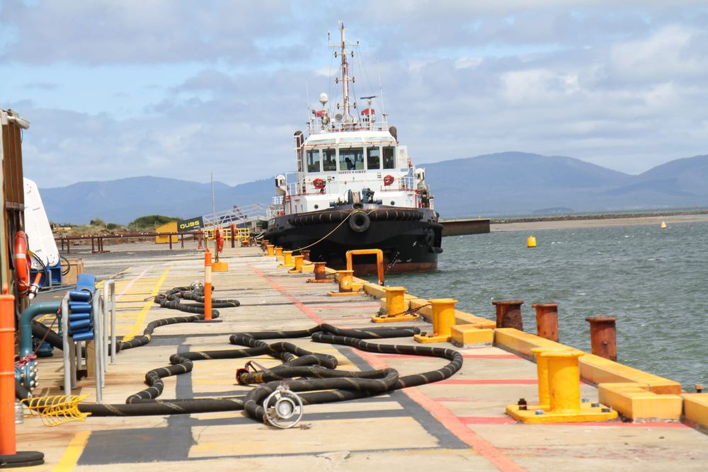Parliamentary report demands oil and gas giants clean up Bass Strait rigs post image