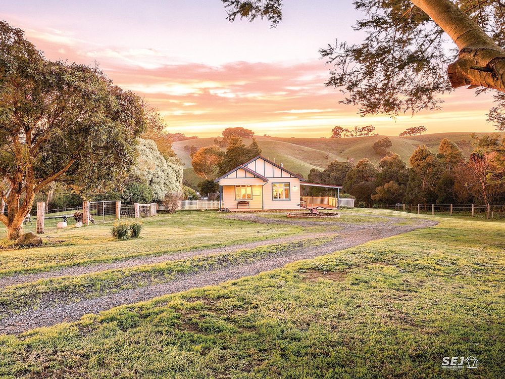 Country charm in the valley with a shed to match post image