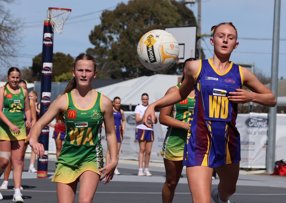 Moe makes a run at Leongatha 15s but they're through by 8 post image