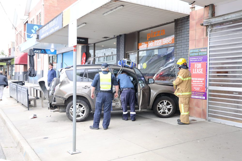 Car ploughs into Wonthaggi pizza shop after two-vehicle collision post image