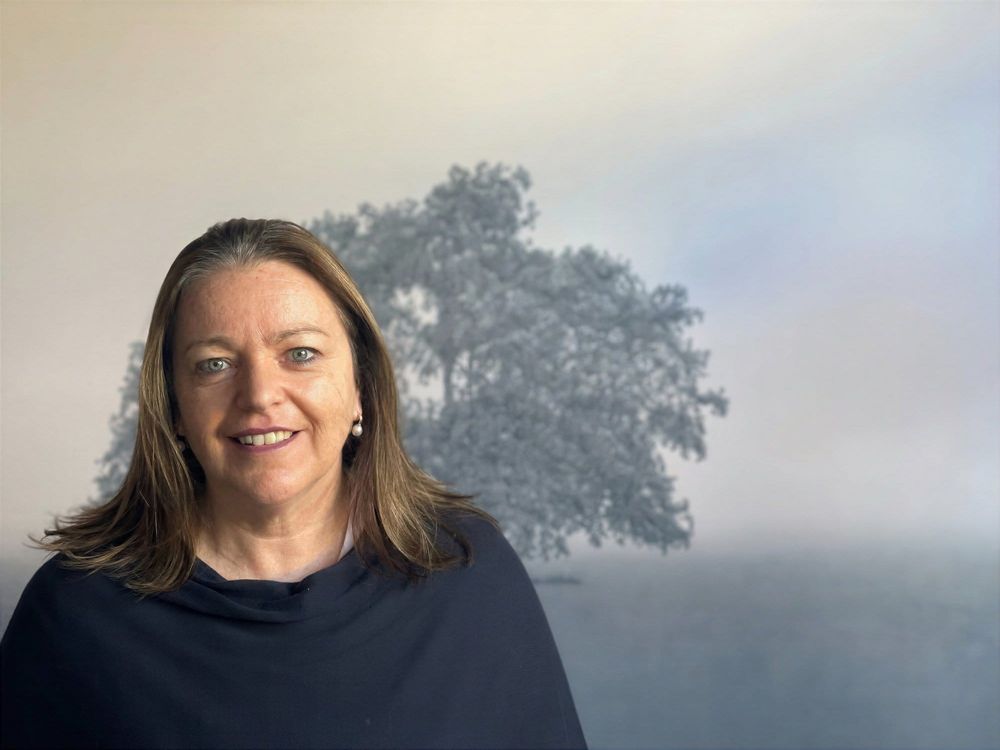 Wynne Prize finalist brings the quiet light of home to Inverloch post image