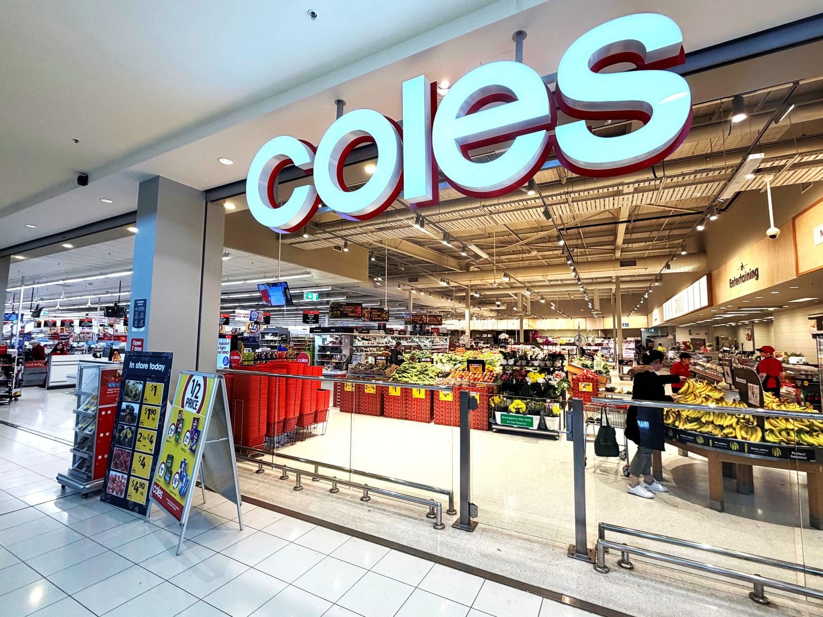 Wonthaggi shoppers give Coles the thumbs down down post image