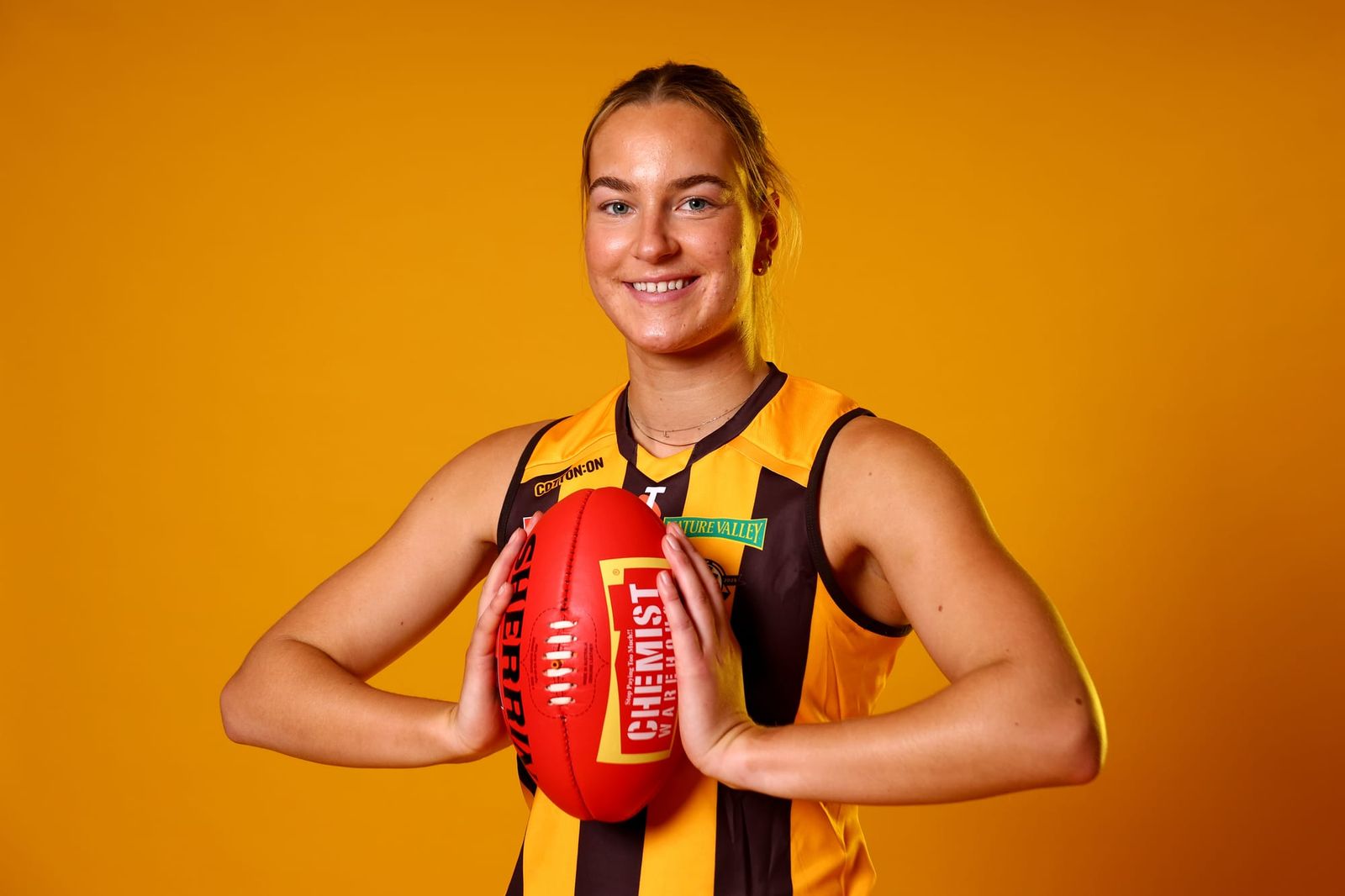 Hawks AFLW squad set to swoop on Inverloch for community camp post image