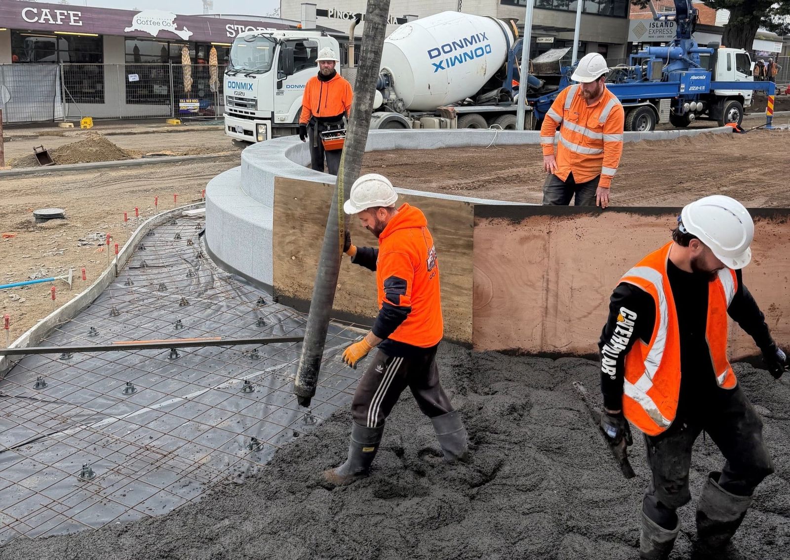Cowes’ chaos continues as streetscape deadline looms post image