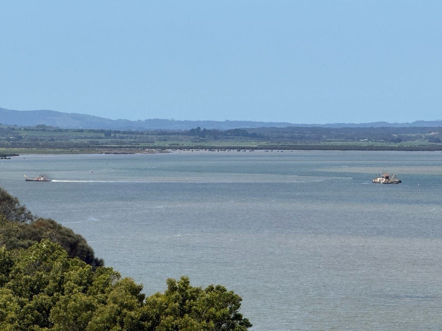 Kirra dredge moves on from Anderson Inlet to Port Phillip Bay post image