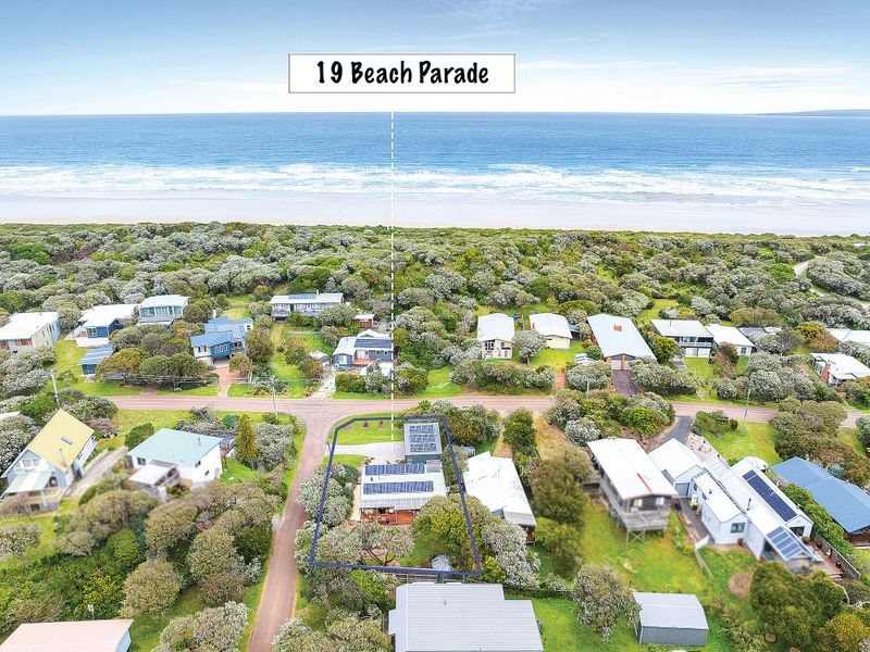 Beachside luxury – modern design meets sustainable features post image