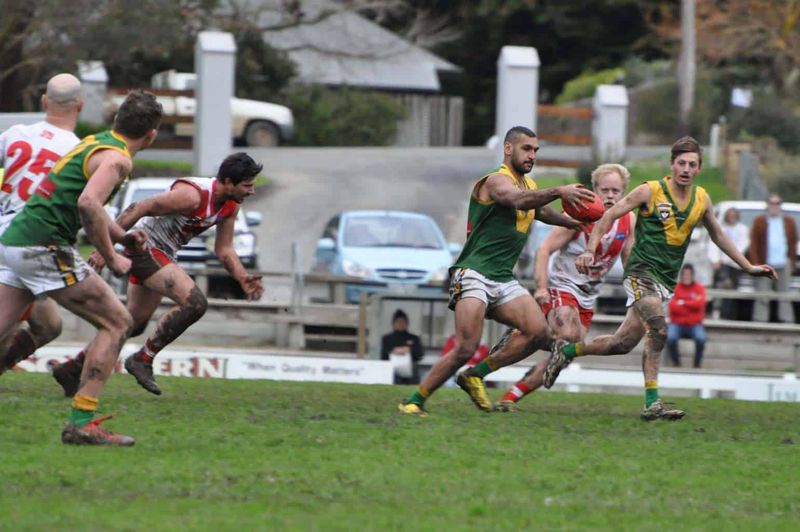 Mid Gippy kicks into gear without Melbourne players post image