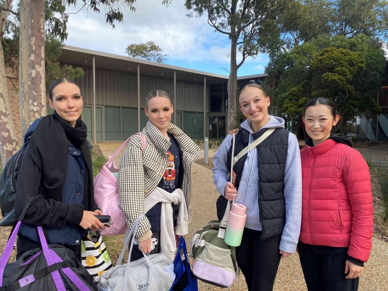 Ballet lovers flock to Berninneit for Swan Lake post image