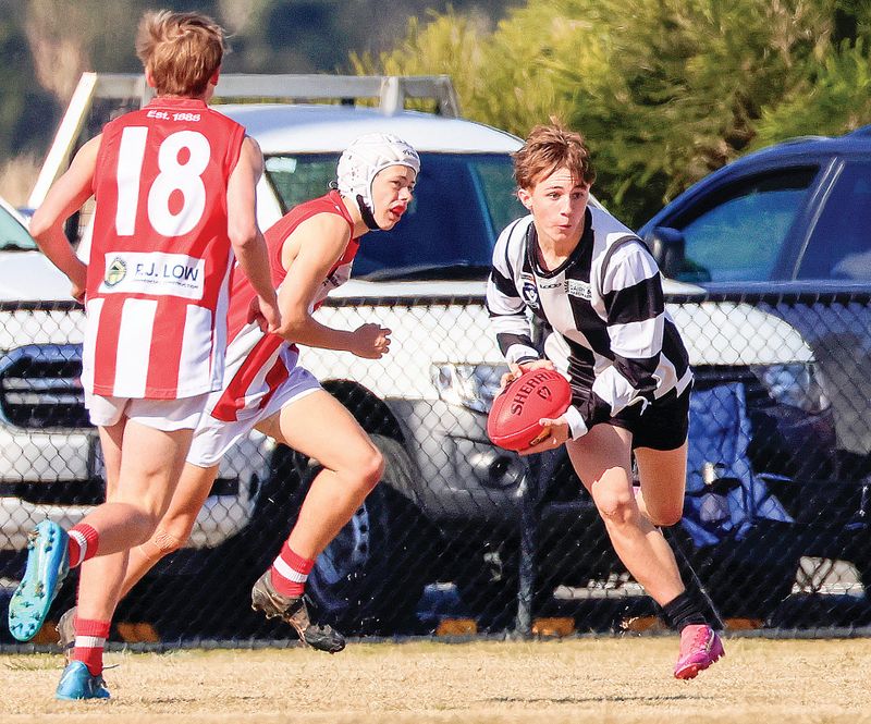 Poowong Under 16s in with shot at flag post image