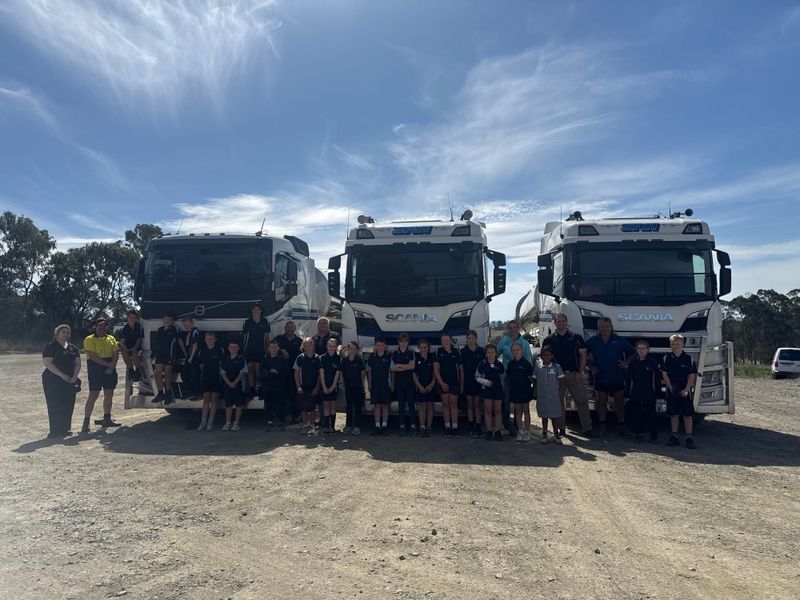 Loch Primary students get hands-on experience in the agriculture sector post image