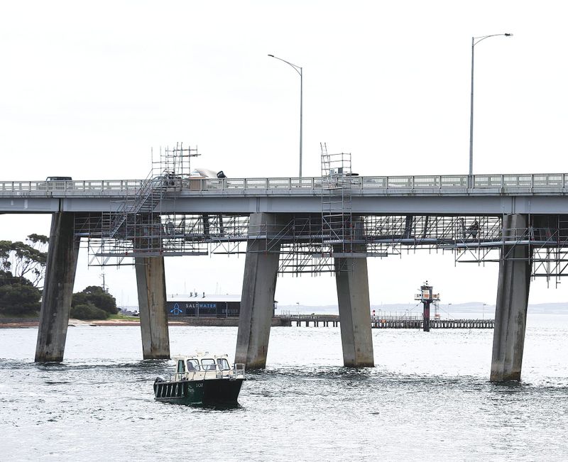Slow going for Phillip Island bridge this morning post image