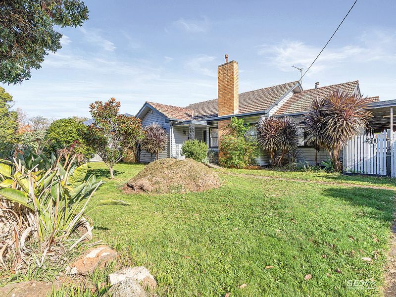 Walk to shops & huge shed! post image