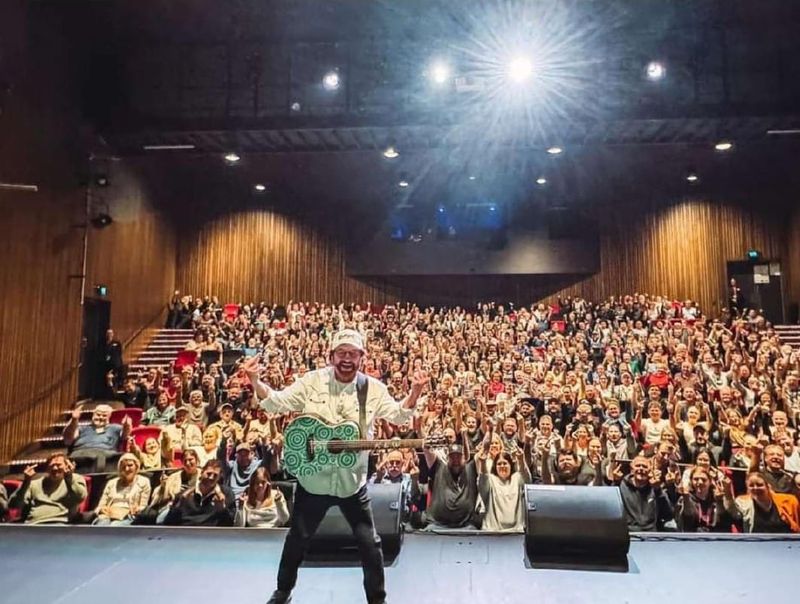 Politically incorrect night to remember with Kevin Bloody Wilson post image