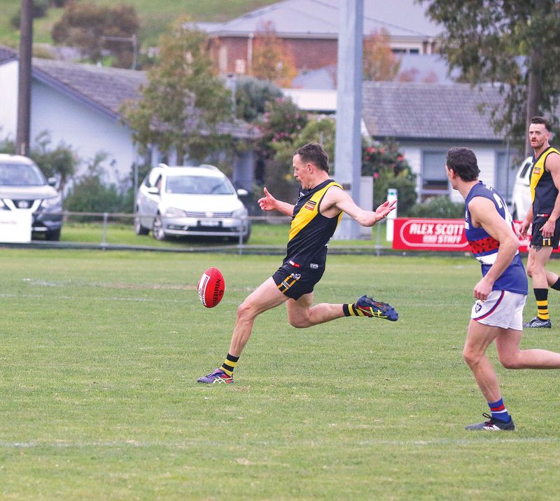 Tigers roar to victory over Bulldogs post image