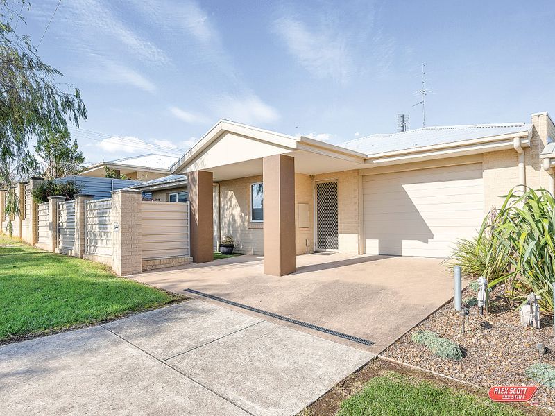 Stunning townhouse, premium position post image