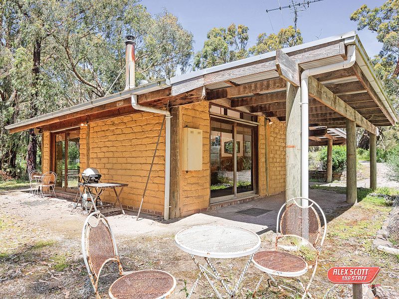 Private retreat on a bush block post image