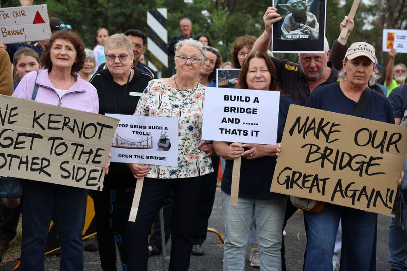 Christmas comes early for the Kernot bridge post image
