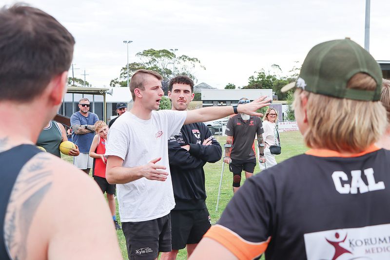 Saint helps give Giants junior program a kick-along post image