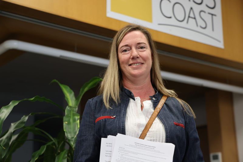 Surf Parade petition rejects one-way traffic option post image