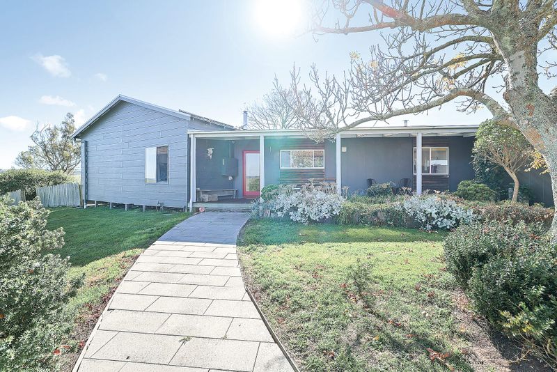 Hill-top views and country lifestyle at Fish Creek post image