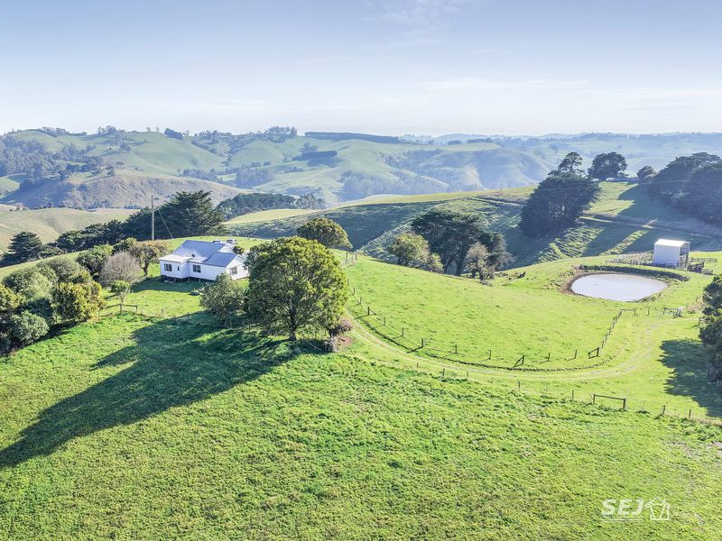 Magnificent views and grazing country at Arawata post image
