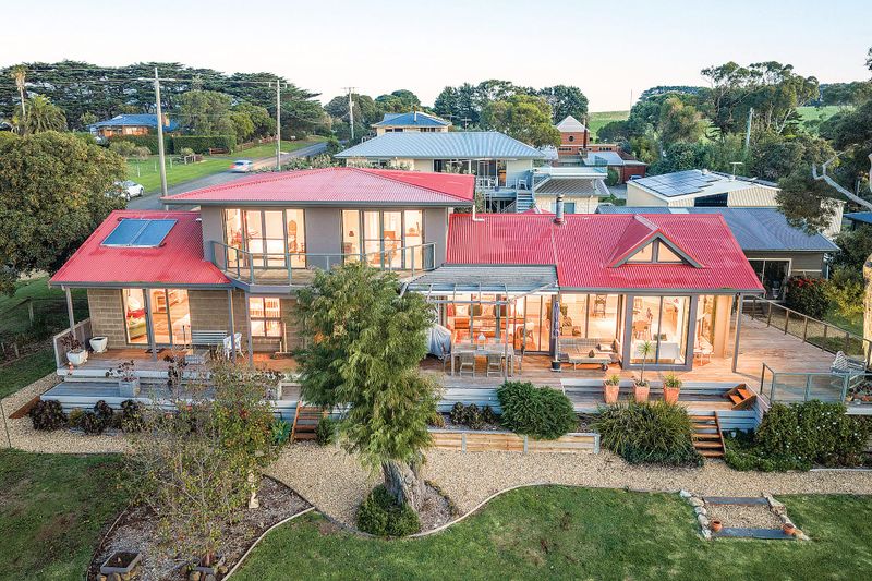 Refined island living on the bay post image