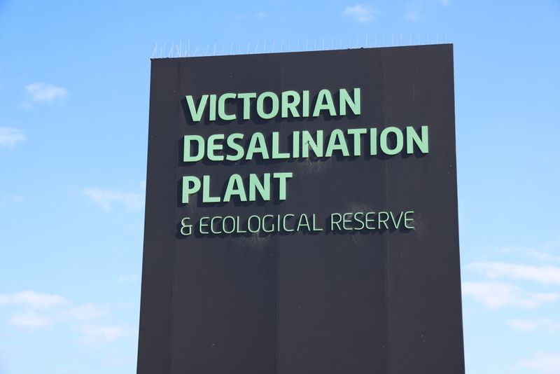 Water minister doesn’t rule out 50 billion litre desal expansion post image