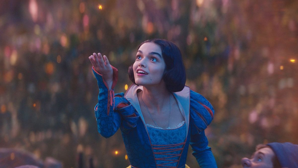 'Snow White' Review: A Beautiful Apple With Little Inside It