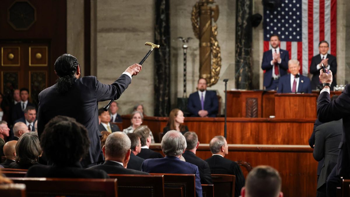 Boycotting the SOTU would make Trump ‘the story’