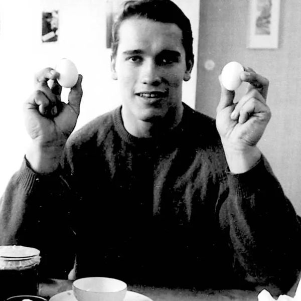 Meal-Timing: Welche Rolle spielt das Timing von Makronährstoffen auf Muskelhypertrophie?