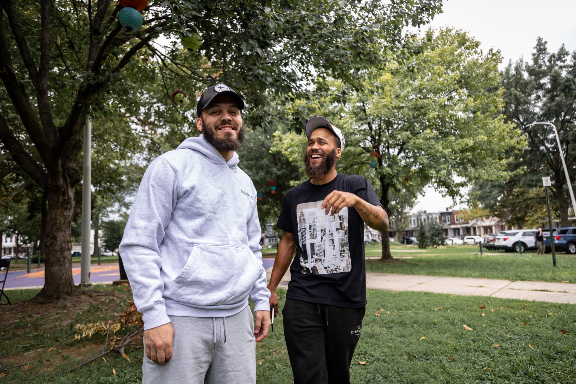 Fotos de Kensington: Miembros de la comunidad participan en la segunda "Pelea comunitaria con pistolas de agua" anual en Harrowgate Park.