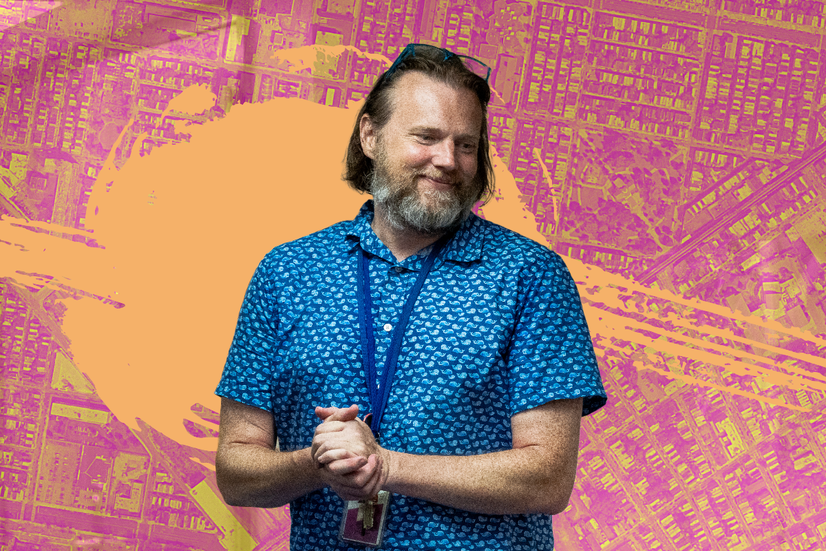 Bryan Belknap, defensor de la juventud de LEAP, se despide de la biblioteca McPherson