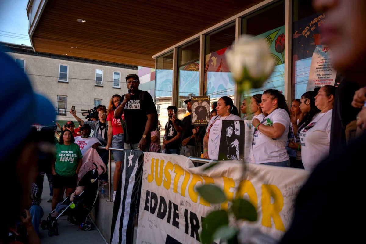 Un relato falso de una muerte controversial aleja a la policía de Filadelfia “cien pasos” de la comunidad