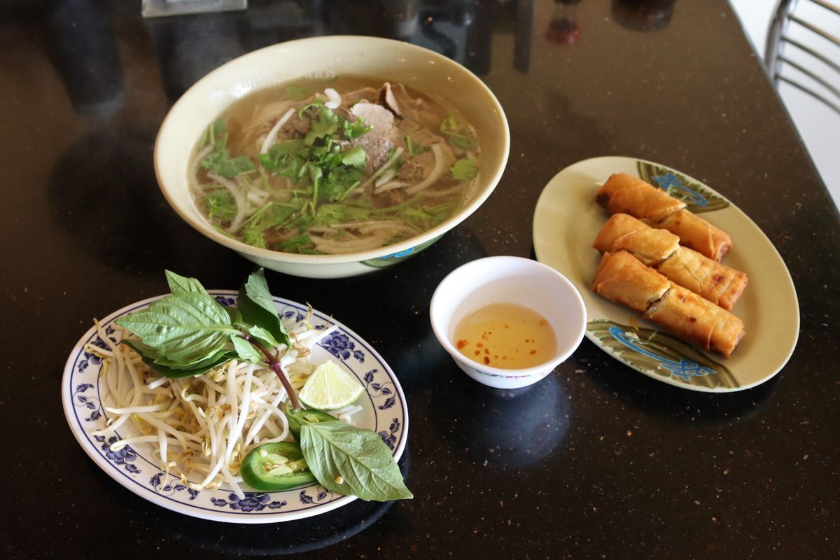 Noticias de Kensington: charlas de autores, colectas de ropa, mercado navideño, feria de empleo, colectas de pavos, taller de escritura