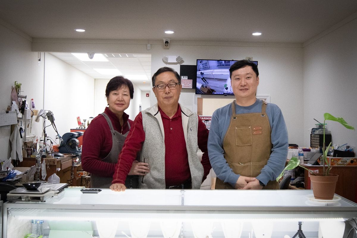 La empresa familiar M Jewelers se enorgullece de ofrecer joyas hechas a mano en Kensington: “Aquí te sientes como en casa”