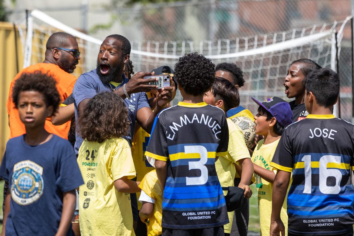 Fotos de Kensington: los residentes celebran el final del fútbol y del verano en el evento Hissey Playground de Impact