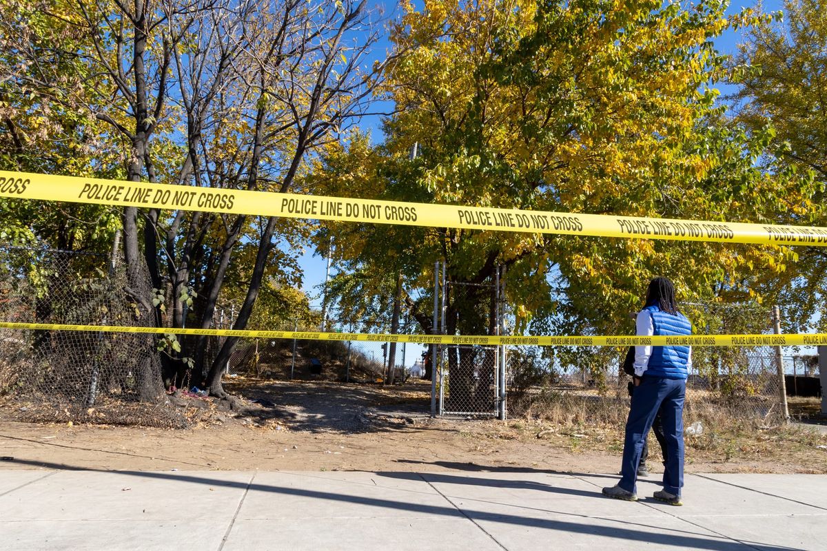 La ciudad despeja los campamentos de la I-95 y desplaza por la fuerza al menos a 14 personas en Port Richmond